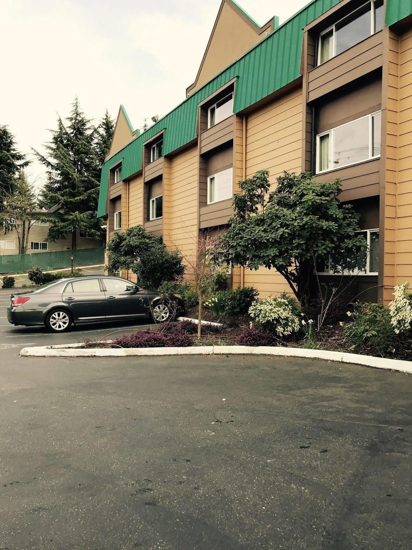 Sutton Suites Hotel SeaTac Eksteriør billede